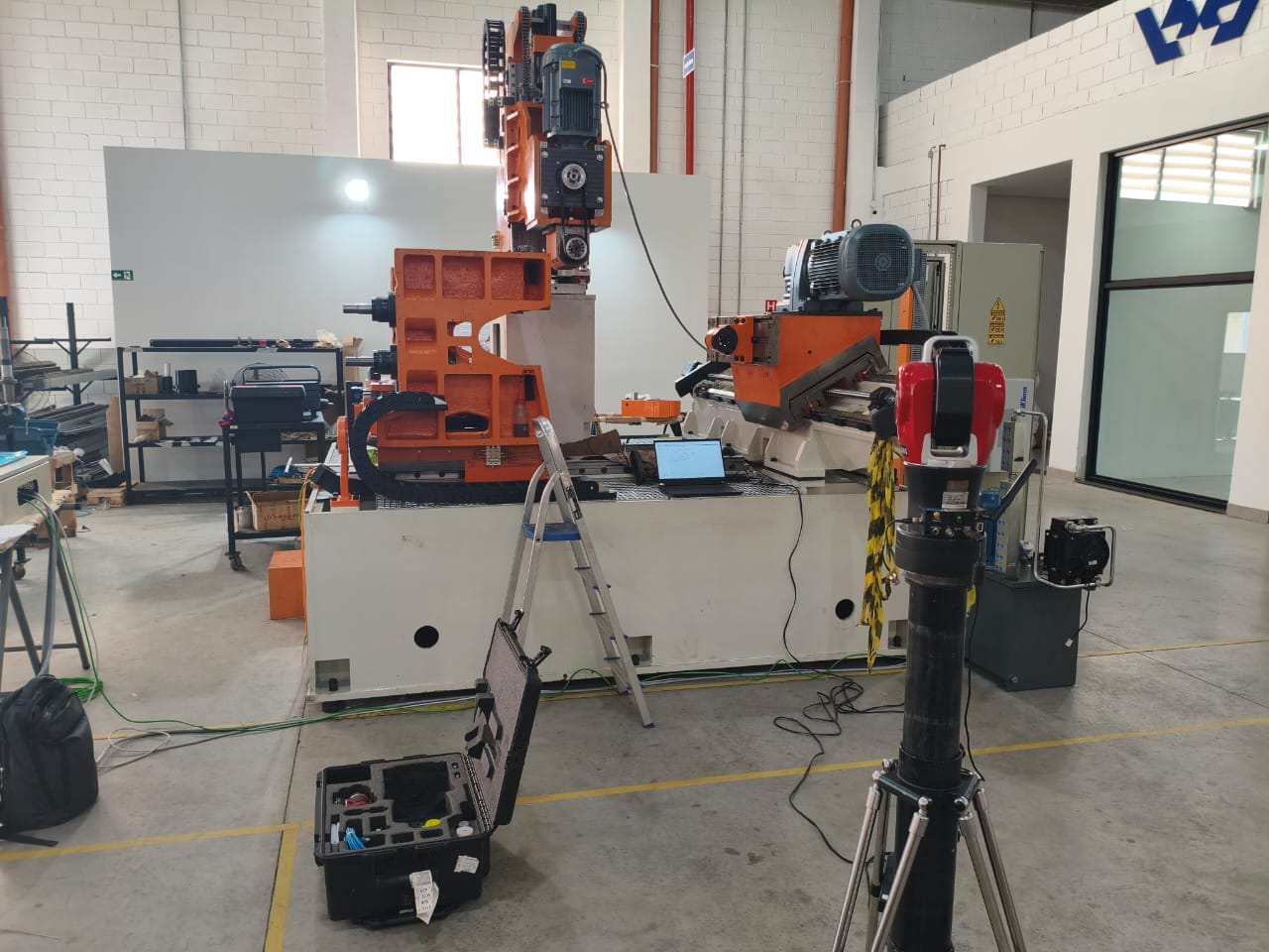 Metrologia em máquina industrial com Laser Tracker